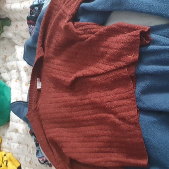 Cranberry colored long sleeve - Picture 1 of 1